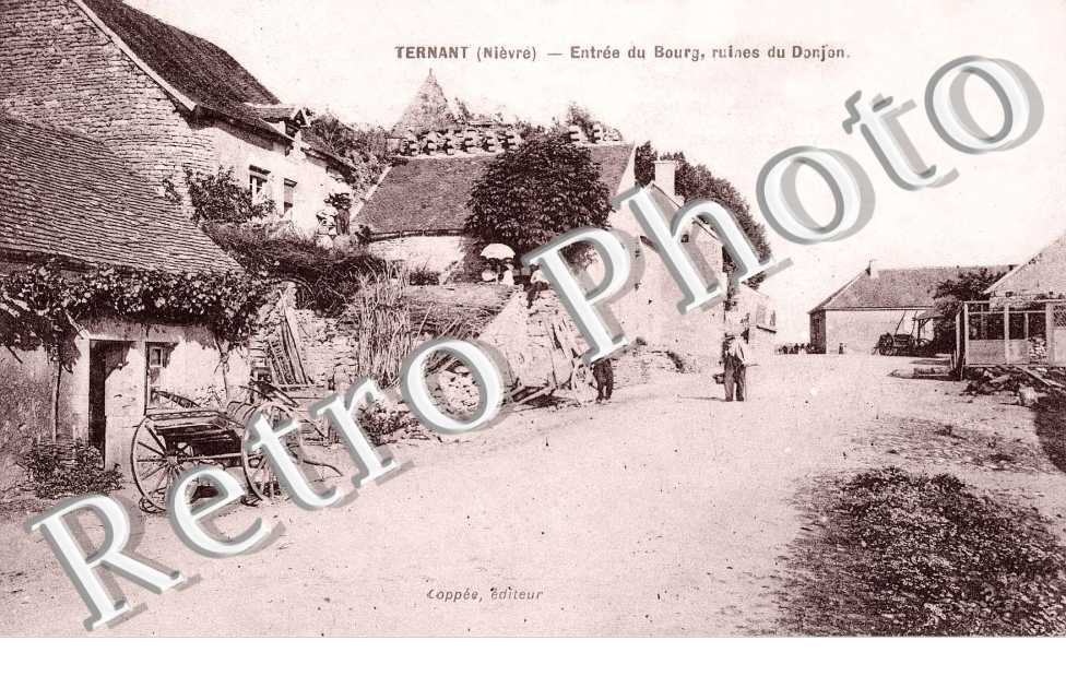 entree du bourg, ruines du Donjon