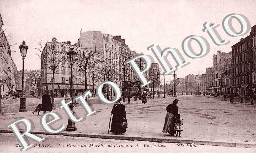 LA PLACE DU MARCHE ET L'AVENUE DE VERSAILLES