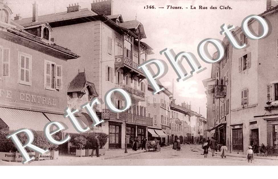 La rue des clefs Cafe Central Le Grand Hotel