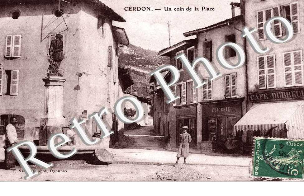  Un coin de la place