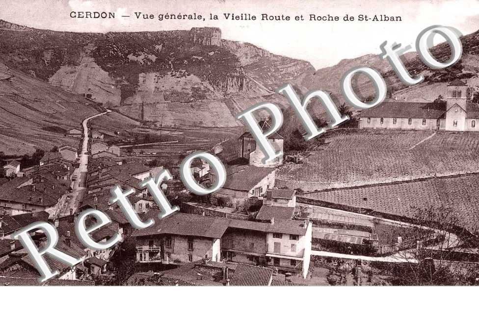 Vue generale la vieille route et roche de St Alban