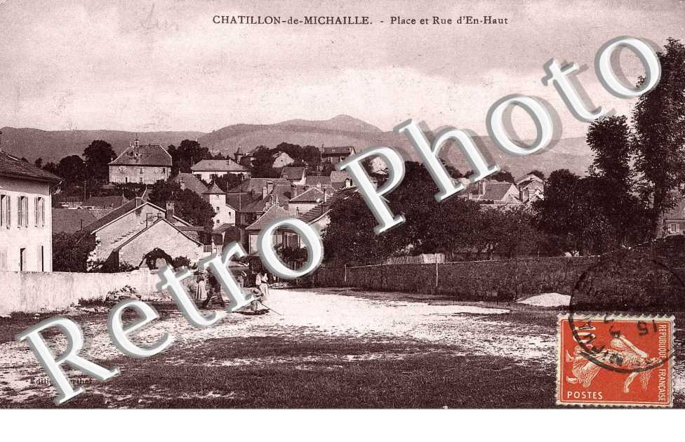 la place et la rue d'en haut