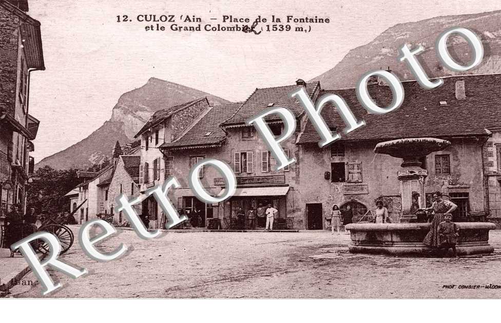 Place de la Fontaine et le Grand Colombier