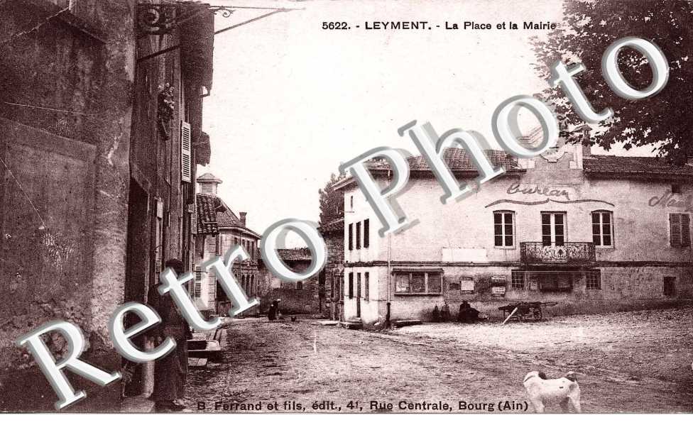 la place et la mairie