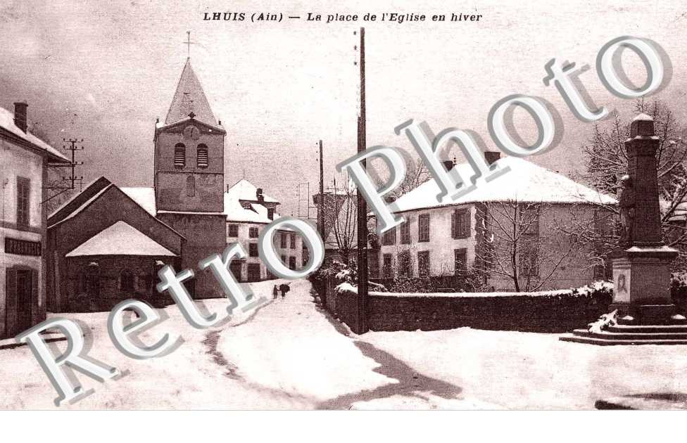 La place de l'eglise en hiver