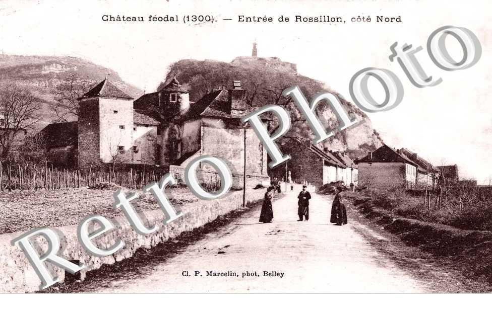 entree du bourg cote nord  Chateau feodal