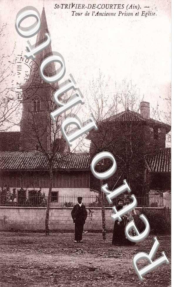 Tour de l'ancienne prison et l'Eglise