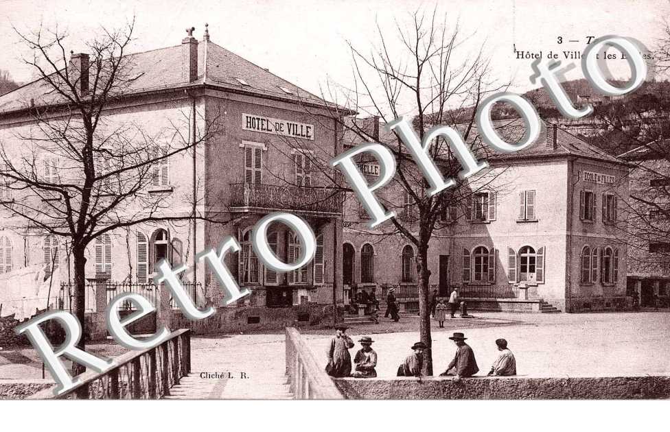 Hotel de Ville et les Ecoles