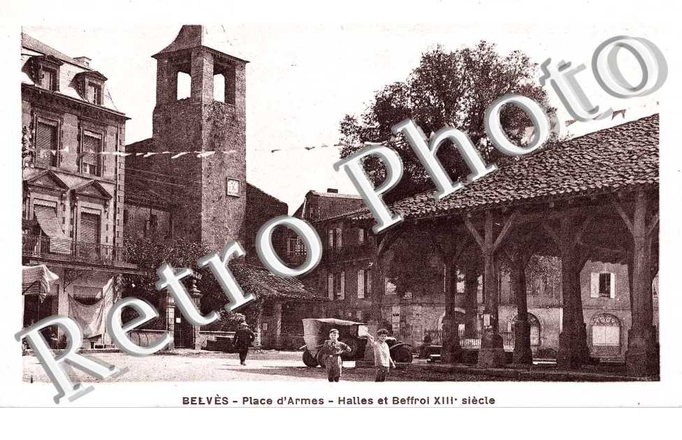 Place d'armes - halles et Beffroi XIIIe s