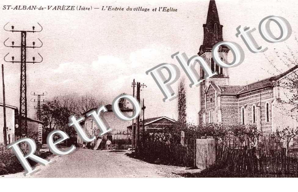 l'entree du village et l'eglise