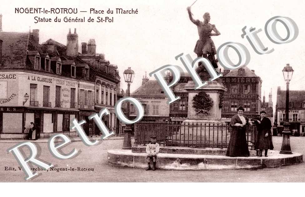Place du Marché - Statue