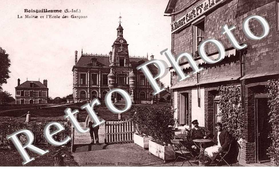 La mairie et l'ecole des garcons