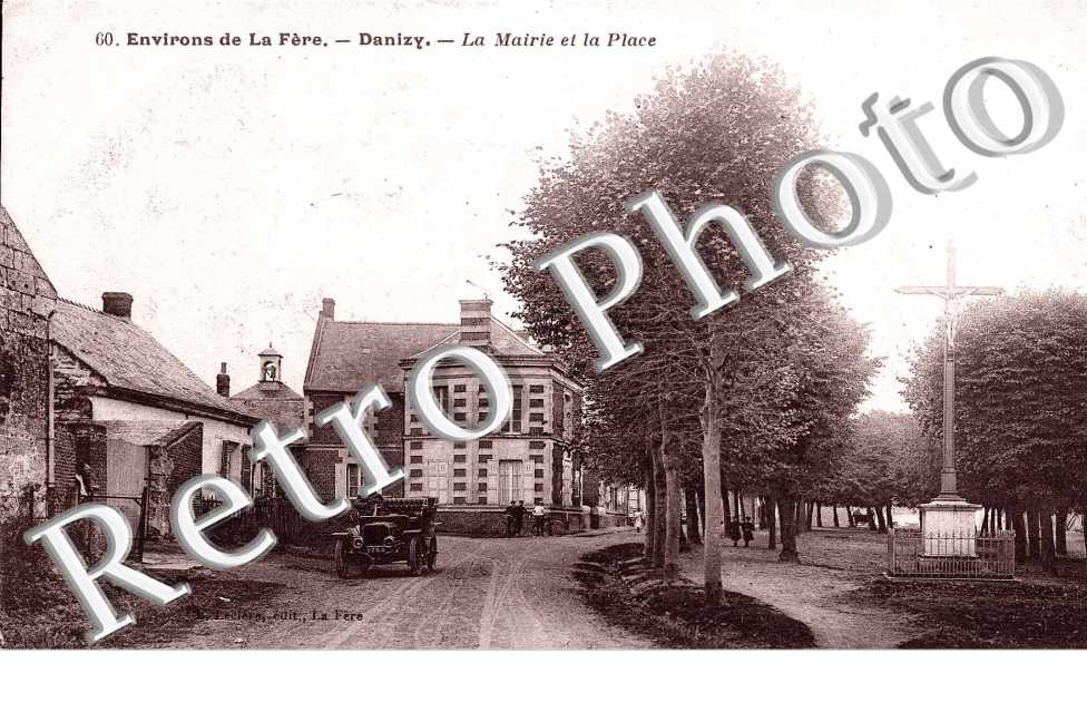 la place et la mairie