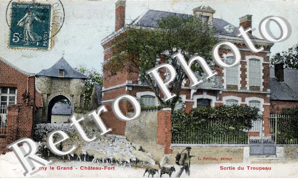 Chateau Fort - Sortie du troupeau