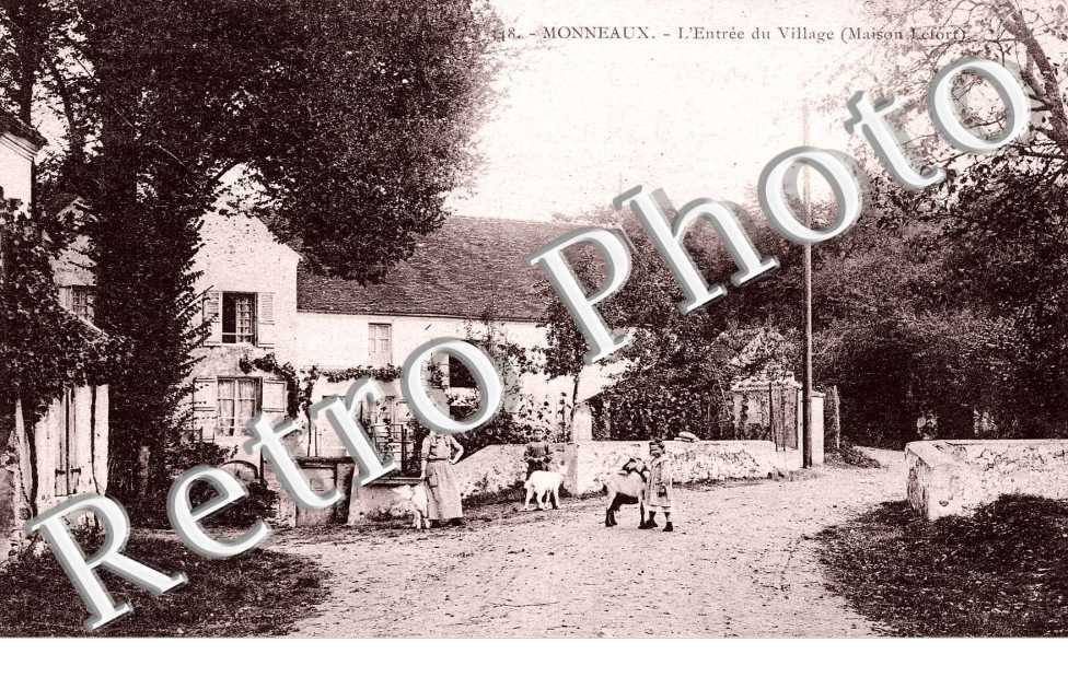 Monneaux l'entree du village (Maison Lefort)