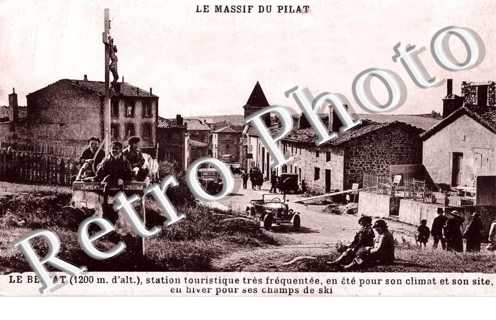 le Calvaire et interieur du village