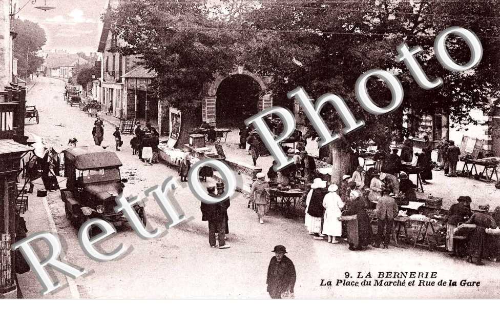 La Place du Marché et rue de la Gare