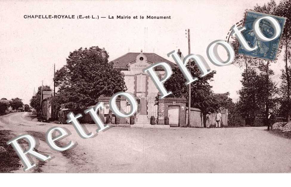 La mairie et le monument