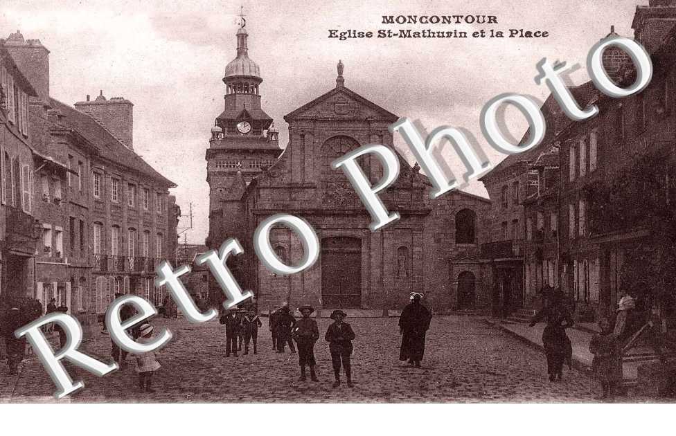 Eglise St-Mathurin et la place