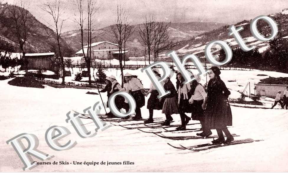 Courses de Ski - Une equipe de jeunes filles
