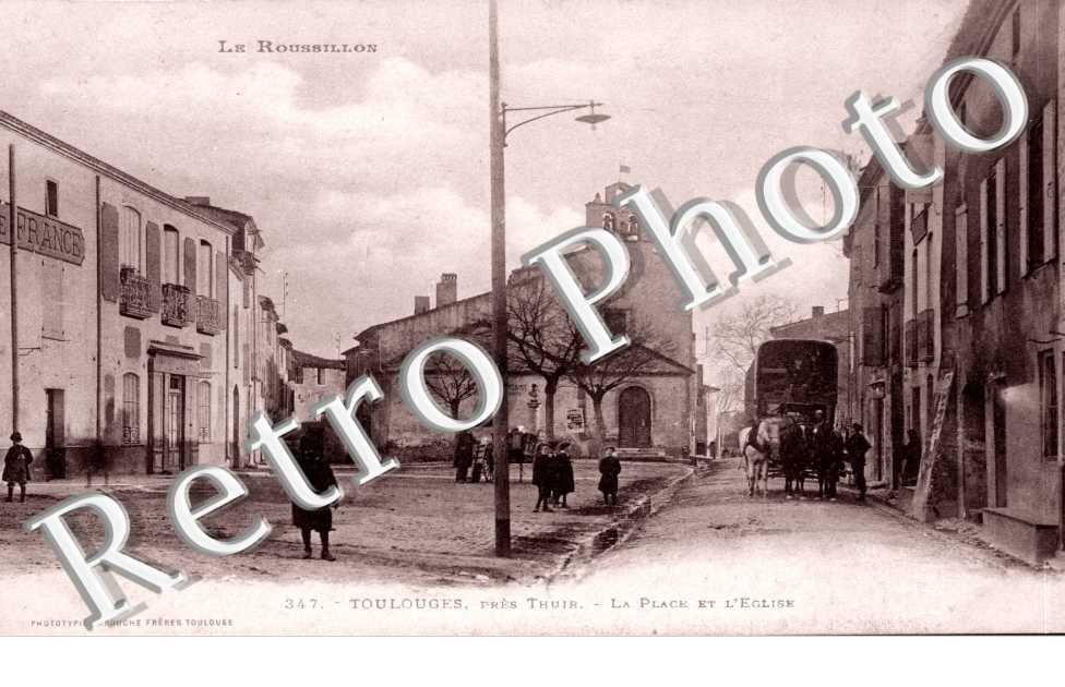 la place et l'eglise
