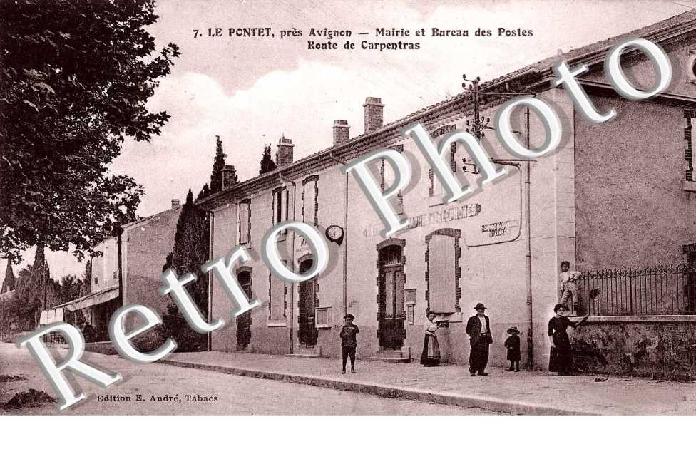mairie et bureau des postes, route de Carpentras
