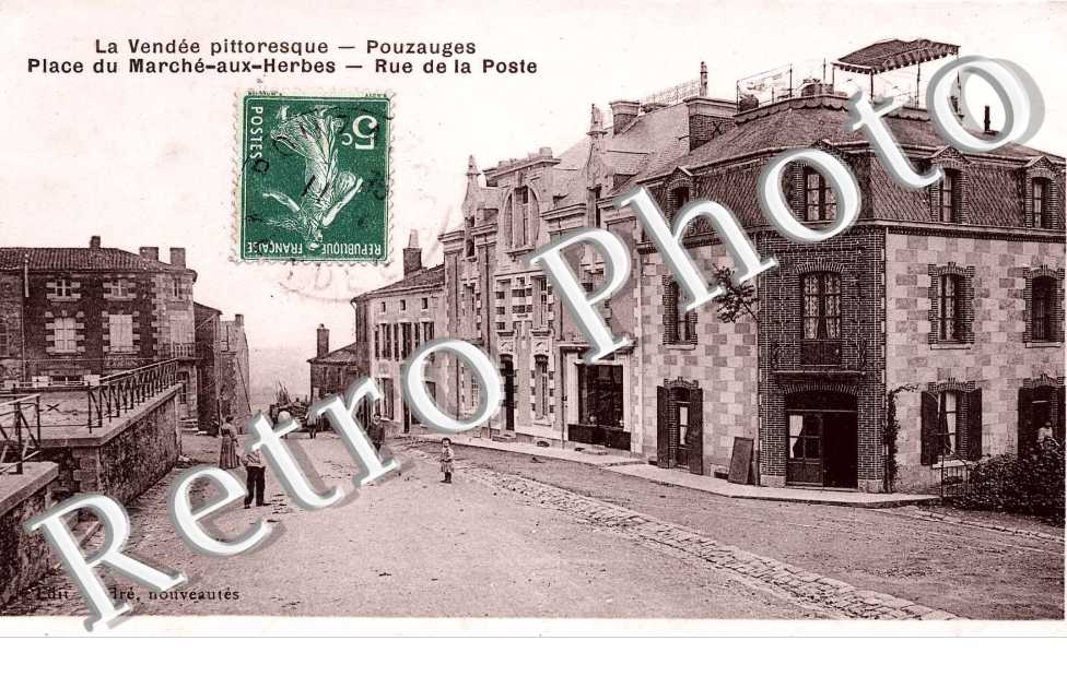 Place du marche aux herbes - rue de la Poste