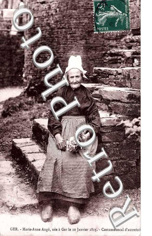 Marie-Anne Ange, nee a Ger le 10 janvier 1815, costume local d'autrefois