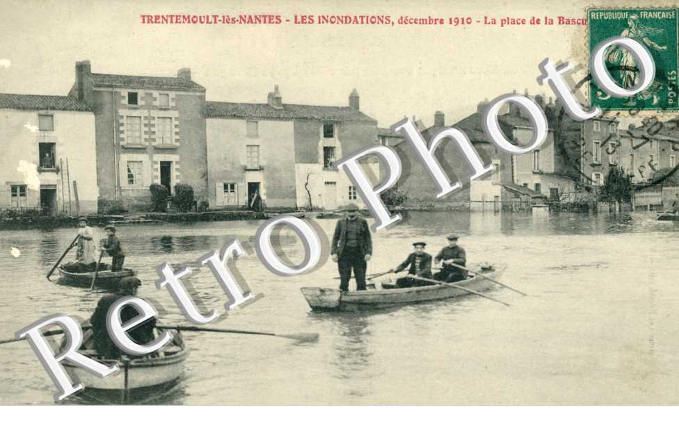 TRENTEMOULT   la place de la Bascule  decembre 1910  LES INONDATIONS