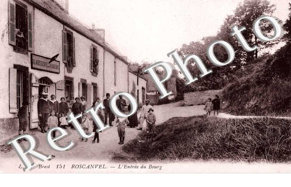 L'ENTREE DU BOURG