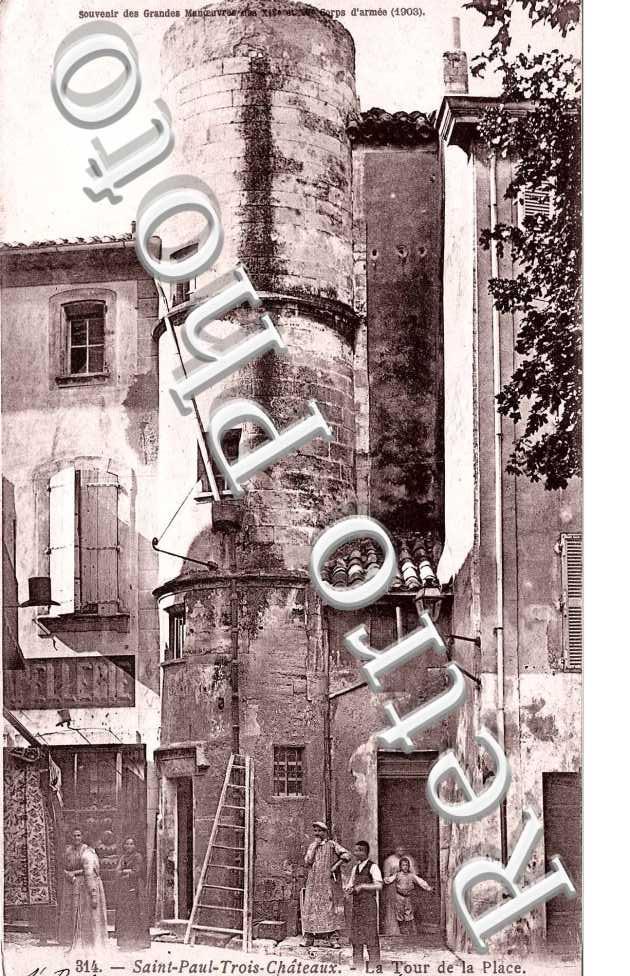 LA TOUR DE LA PLACE DU CHATEAU