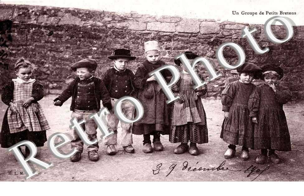 un groupe de petits bretons
