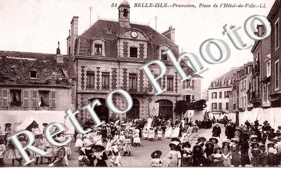 Belle Isle - procession, place de l'Hotel de Ville