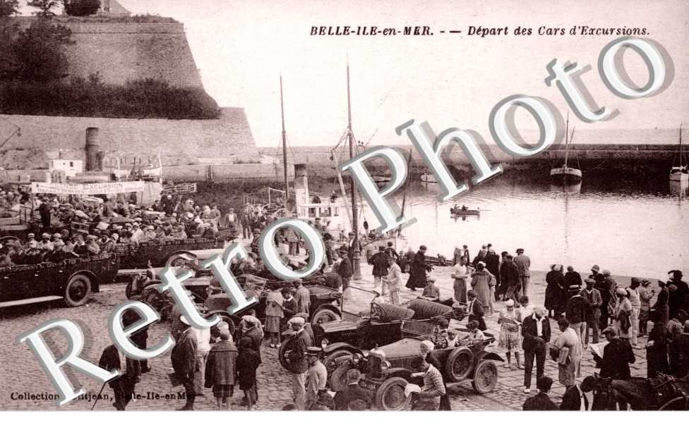 Belle Ile en Mer - depart des Cars d'excursions (automobile)