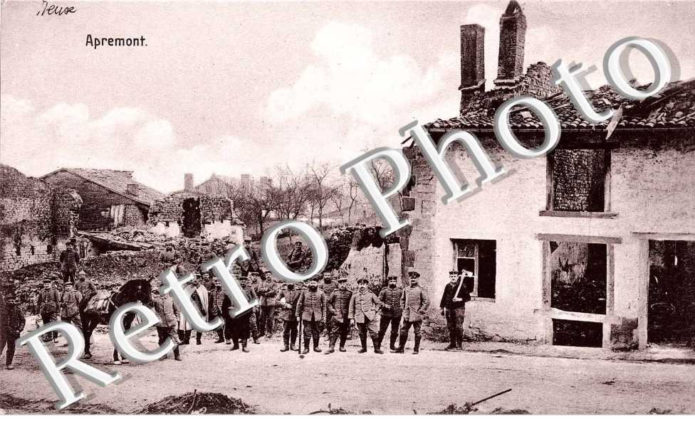 Ruines et soldats