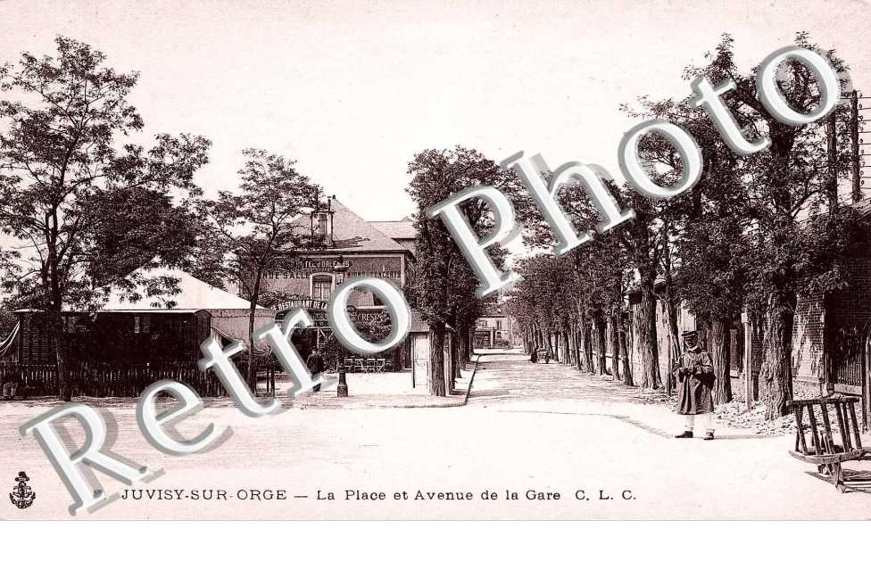 la place et avenue de la gare