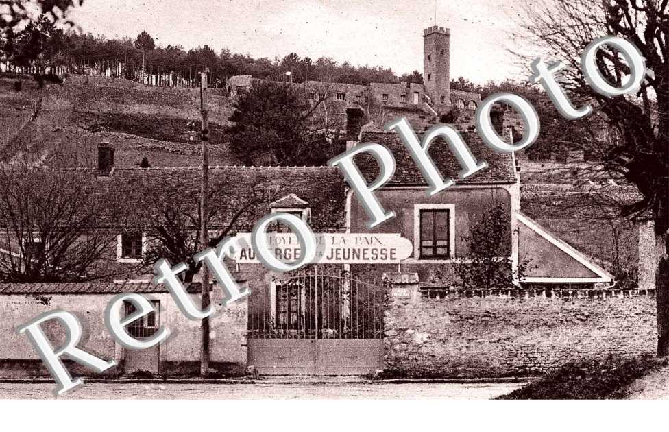 Bierville, L'Entree de l'Auberge de la Jeunesse de l'Epi d'Or