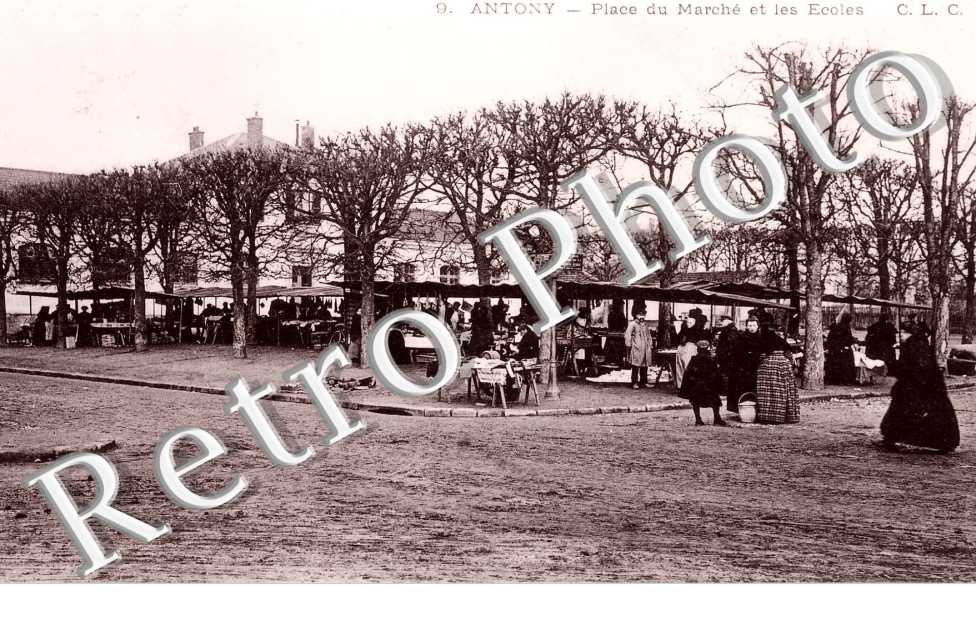 place du marche et les ecoles