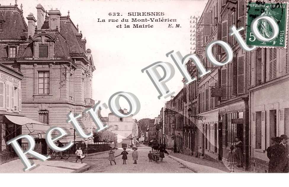 La rue du Mont Valérien et la Mairie
