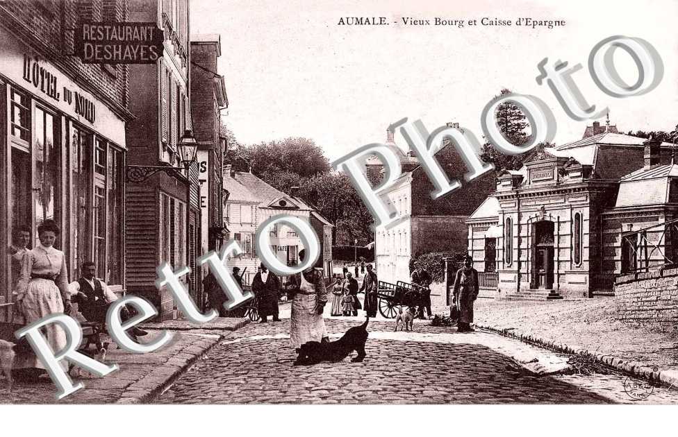 Vieux bourg et caisse d'epargne
