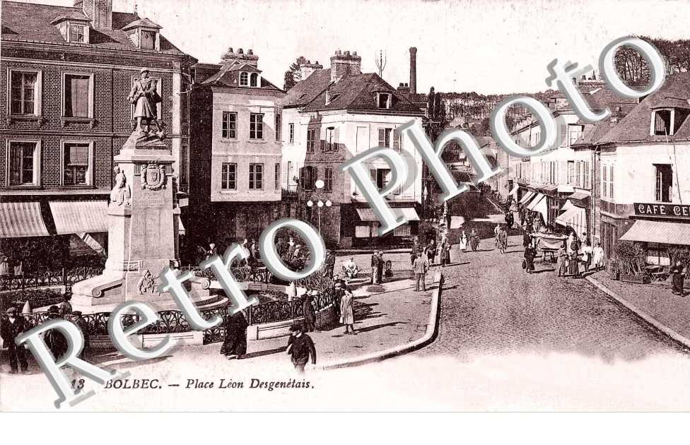 la Place Leon Desgenetais