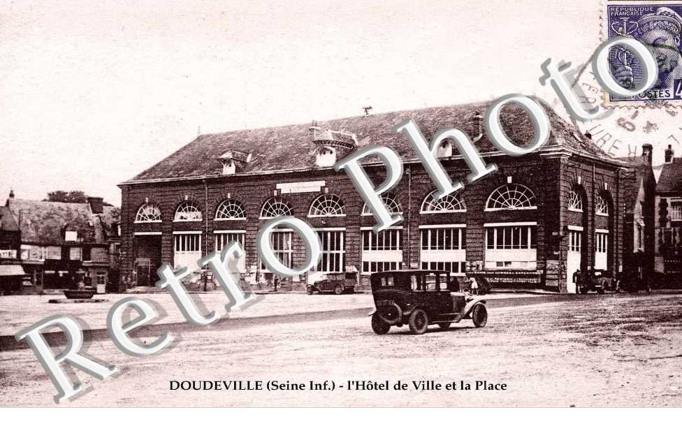 l'Hôtel de Ville et la Place