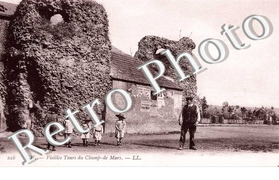 Vieilles tours du Champ de mars
