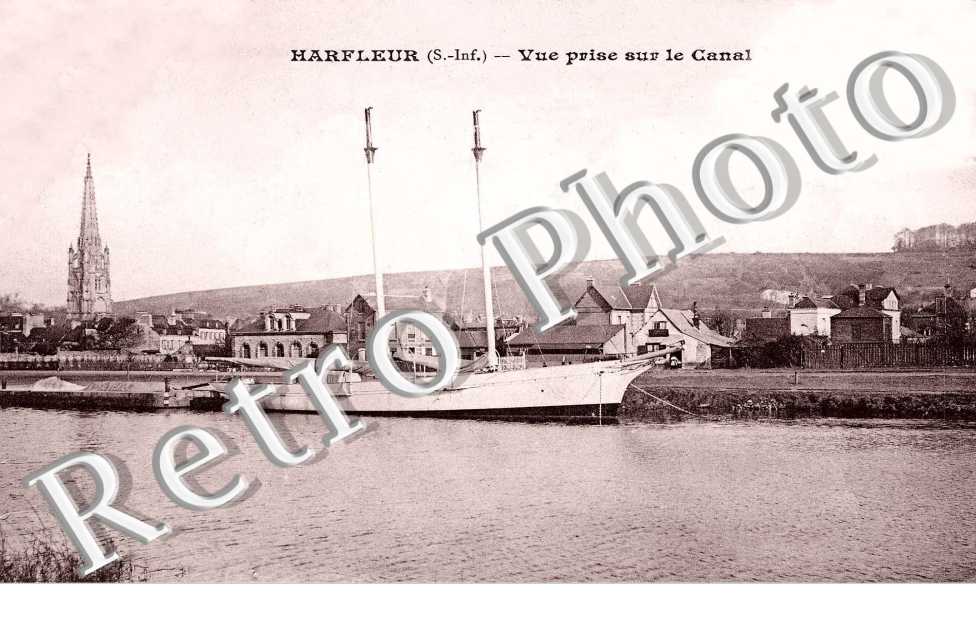 Vue prise sur le canal - bateau