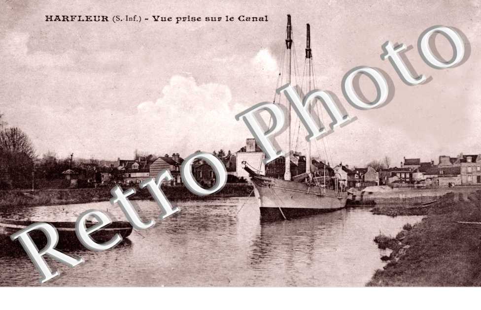 Vue prise sur le canal - bateau