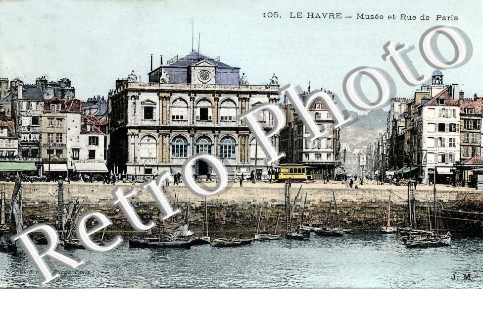 Musee et rue de Paris
