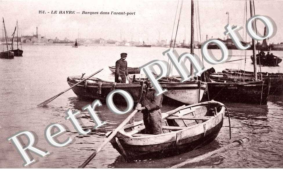 Barques dans l'avant Port