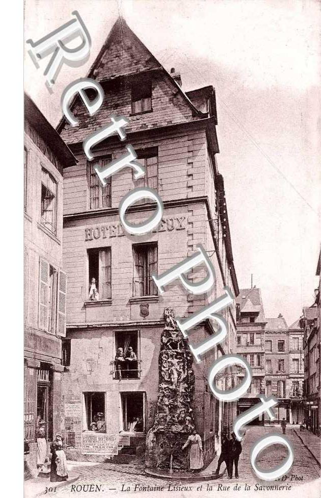 la Fontaine Lisieux et la rue de la Savonnerie