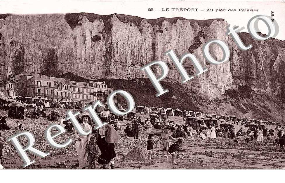 Au pied des falaises