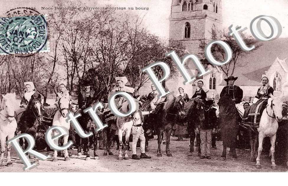 Arrivee du cortege au bourg